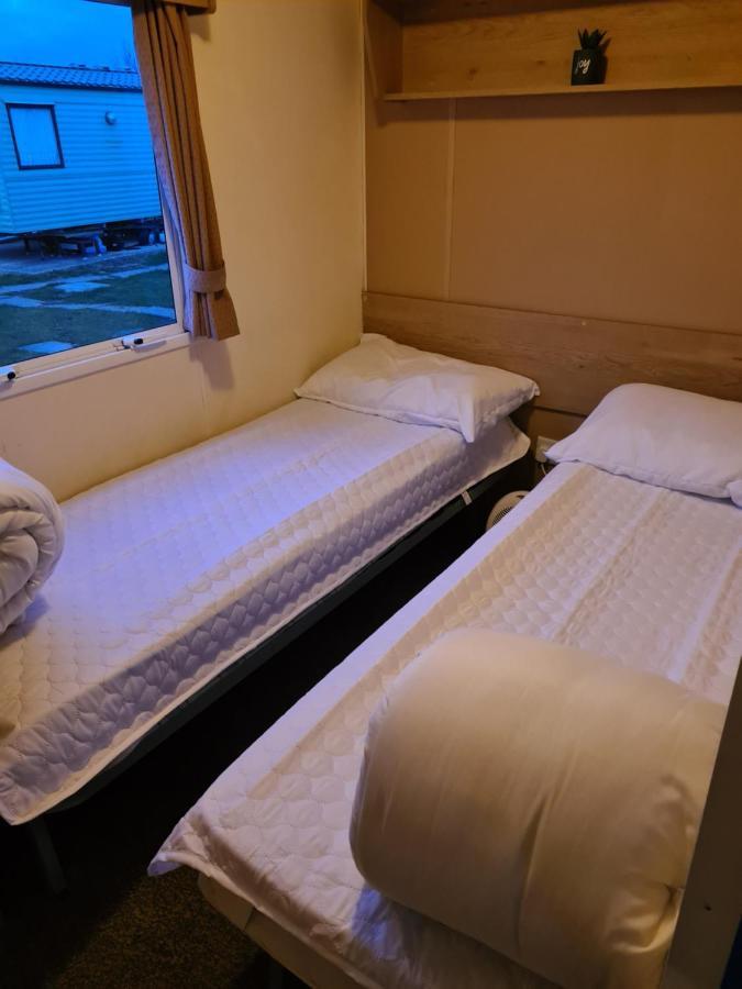 Cosy, Family Caravan Near The Beach Clacton-on-Sea Exterior photo