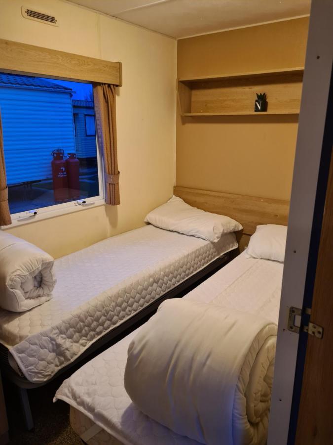 Cosy, Family Caravan Near The Beach Clacton-on-Sea Exterior photo